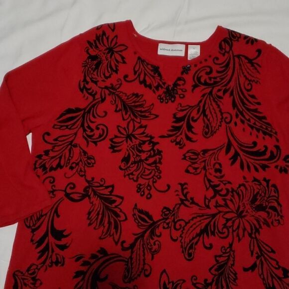 New beautiful black and red sweater - Picture 1 of 2